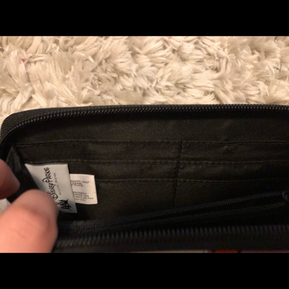 Disney Wallet - Picture 3 of 5